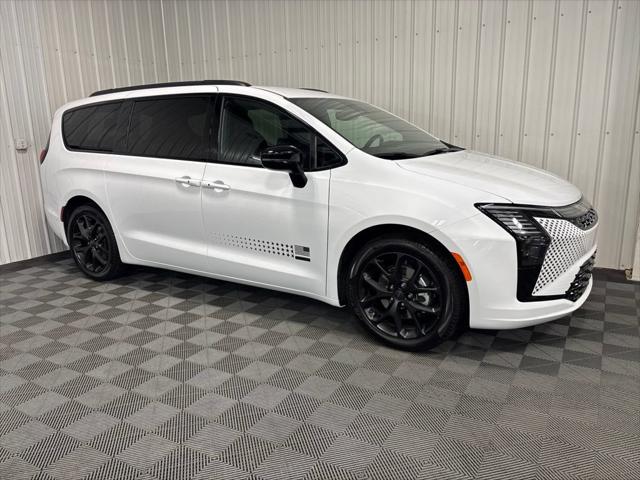 2027 Chrysler Pacifica Select for sale in Celina, OH