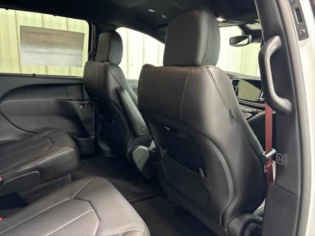 2027 Chrysler Pacifica Select