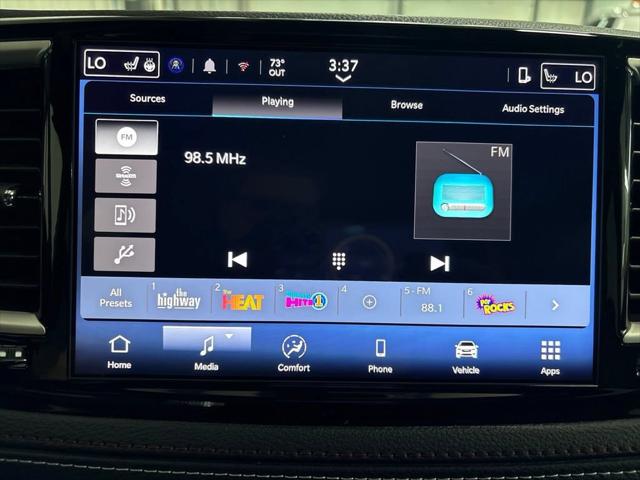 2027 Chrysler Pacifica Select