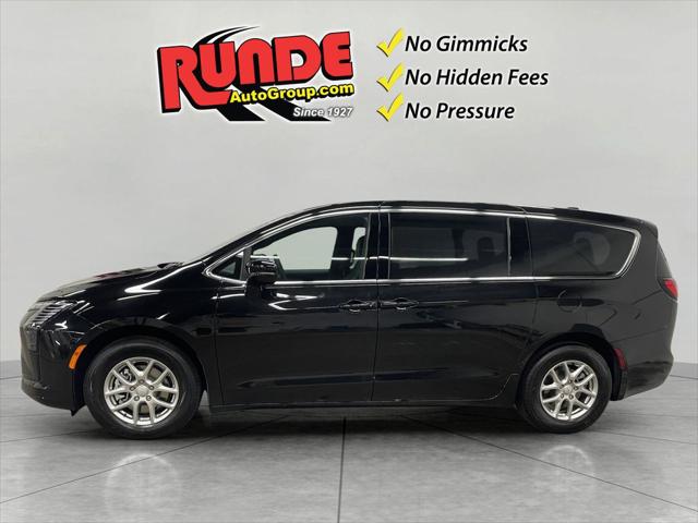 2027 Chrysler Pacifica PACIFICA SELECT