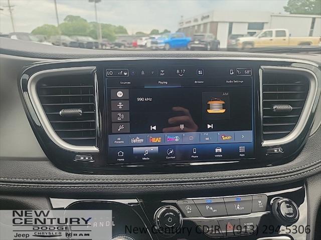 2027 Chrysler Pacifica Select
