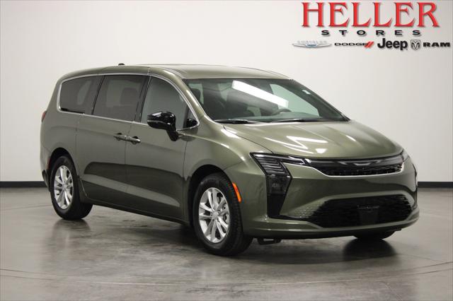 2027 Chrysler Pacifica Select for sale in Pontiac, IL