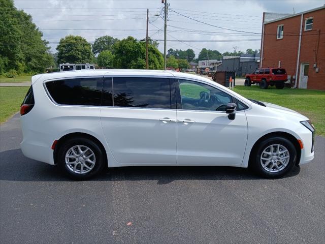 2027 Chrysler Pacifica PACIFICA SELECT