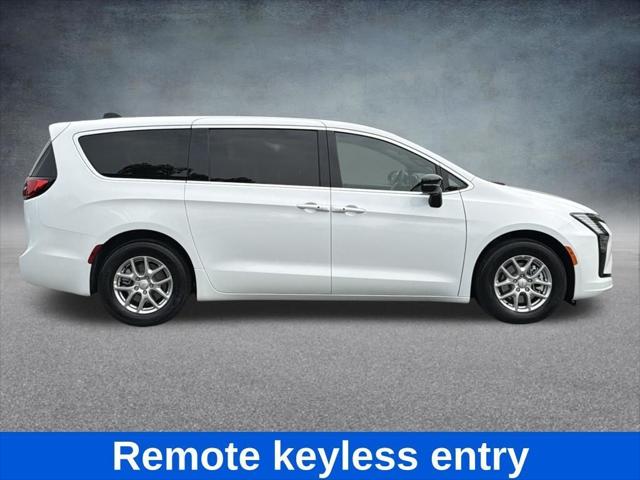 2027 Chrysler Pacifica PACIFICA SELECT