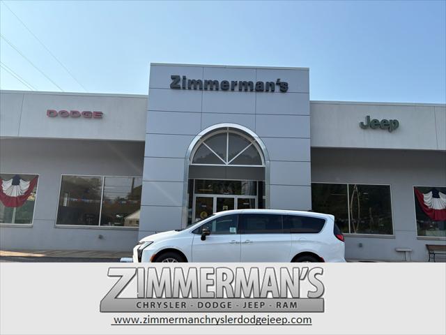 2027 Chrysler Pacifica Select for sale in Sunbury, PA