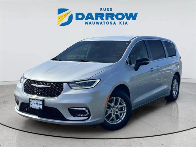 2024 Chrysler Pacifica Touring L for sale in Wauwatosa, WI