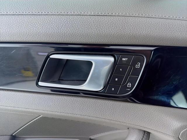 2023 Porsche Panamera 4 Platinum Edition