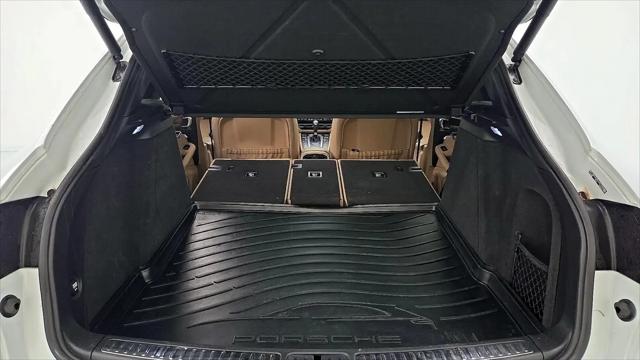 2020 Porsche Macan Macan