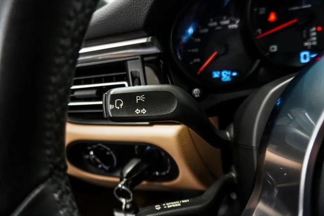 2021 Porsche Macan Macan