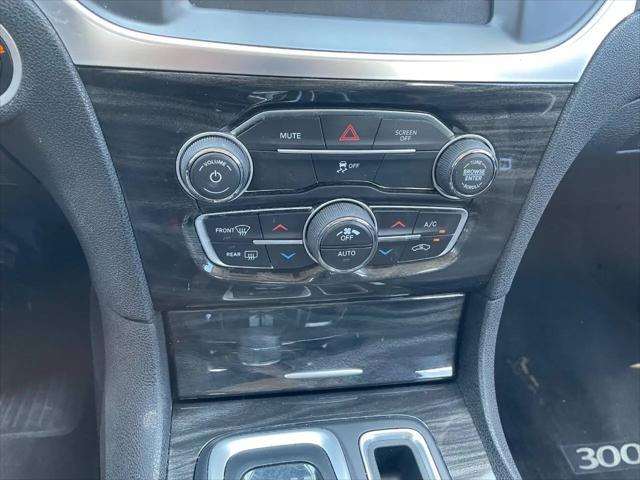 2017 Chrysler 300 Limited