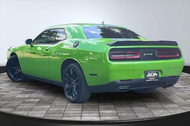 2017 Dodge Challenger SXT Plus