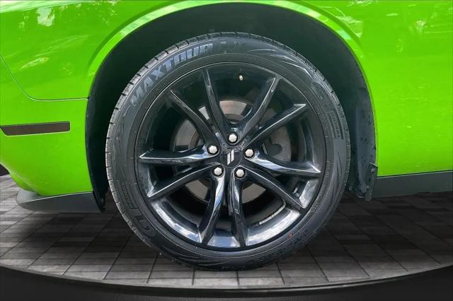 2017 Dodge Challenger SXT Plus