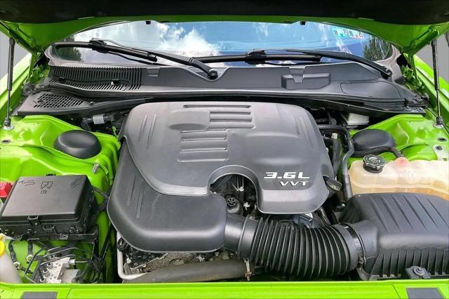 2017 Dodge Challenger SXT Plus