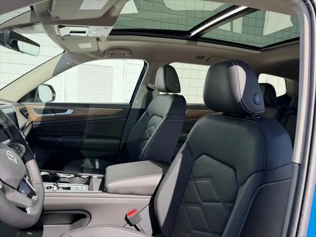 2026 Volkswagen Atlas SE with Technology