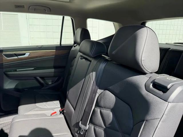 2026 Volkswagen Atlas SE with Technology