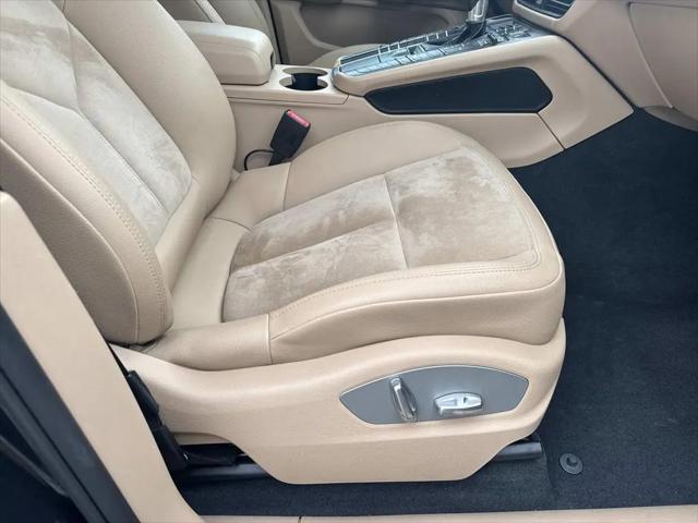 2020 Porsche Macan Macan