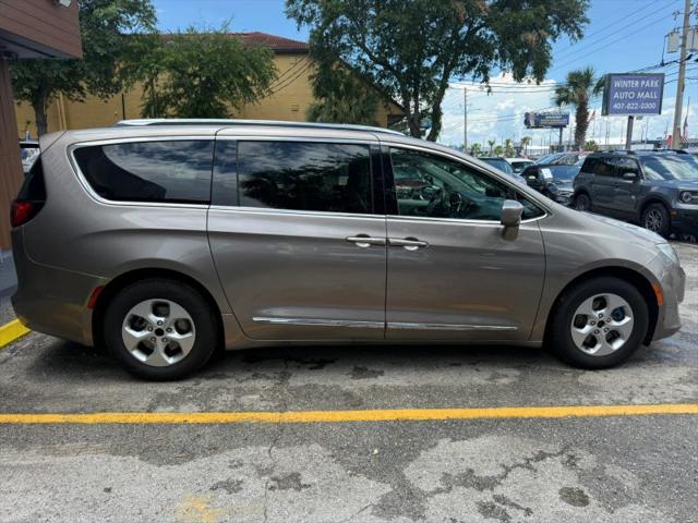 2017 Chrysler Pacifica Touring-L Plus