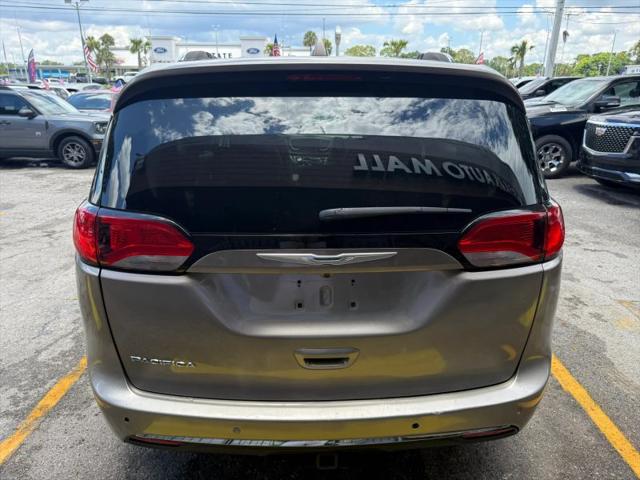 2017 Chrysler Pacifica Touring-L Plus