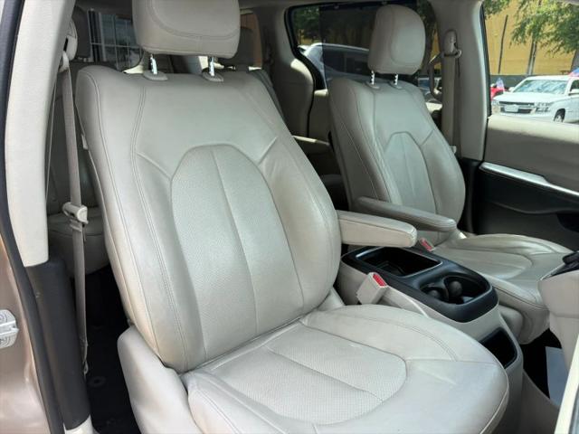 2017 Chrysler Pacifica Touring-L Plus