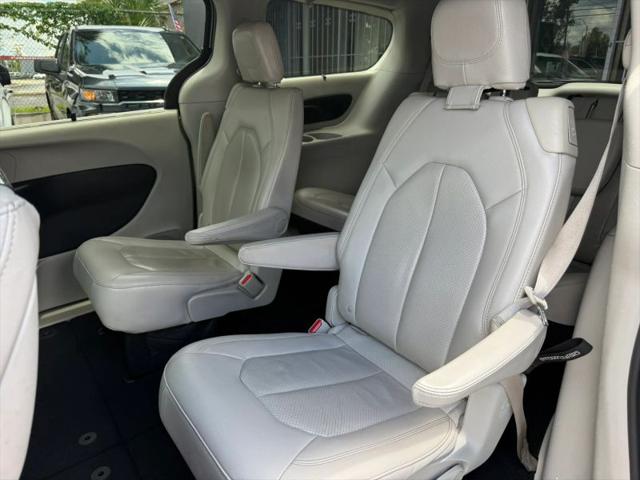 2017 Chrysler Pacifica Touring-L Plus