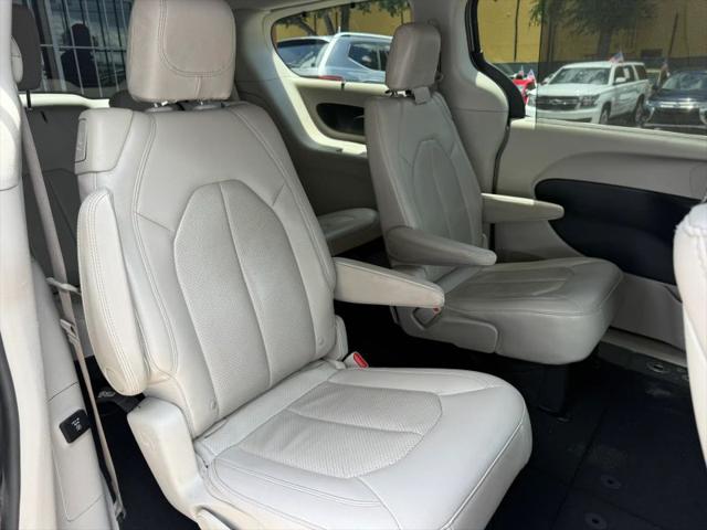 2017 Chrysler Pacifica Touring-L Plus