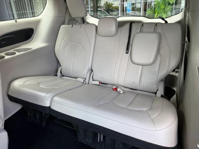 2017 Chrysler Pacifica Touring-L Plus