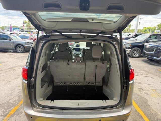 2017 Chrysler Pacifica Touring-L Plus