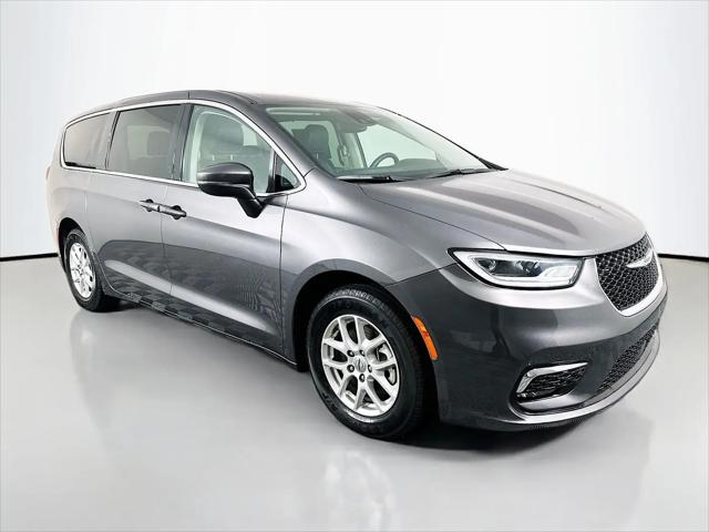 2023 Chrysler Pacifica Touring L for sale in Belleville, IL