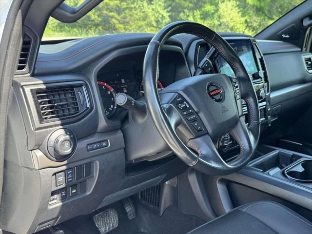 2022 Nissan TITAN Crew Cab PRO-4X 4x4 2022 Nissan TITAN Crew Cab PRO-4X 4x4