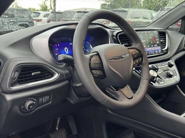 2025 Chrysler Pacifica Hybrid Premiuim S Appearance Package 2025 Chrysler Pacifica Hybrid Premiuim S Appearance Package