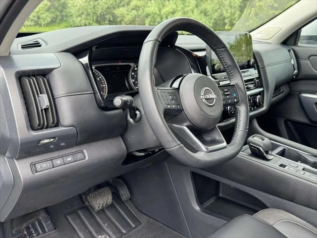 2025 Nissan Pathfinder SL FWD