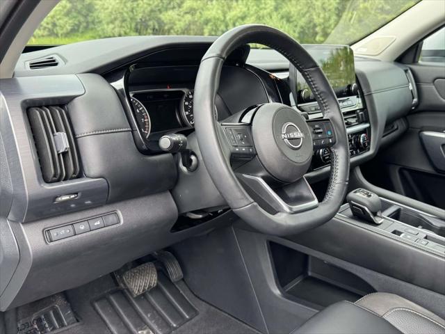 2025 Nissan Pathfinder SL FWD