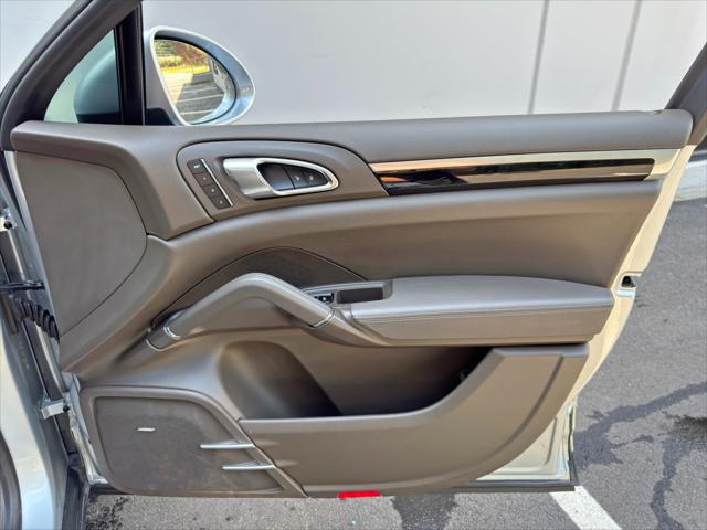 2017 Porsche Cayenne Platinum Edition