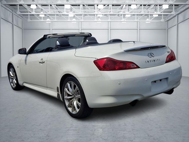 2015 INFINITI Q60 Base