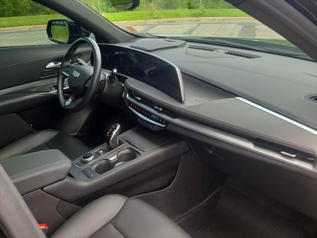 2024 Cadillac XT4 AWD Premium Luxury