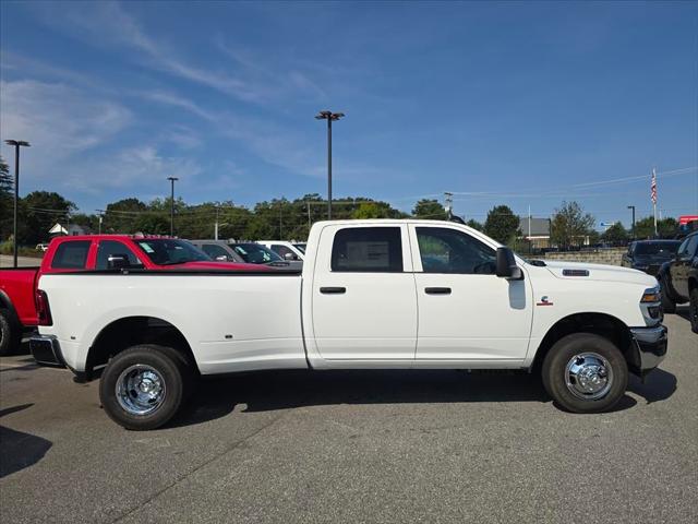 2026 RAM Ram 3500 RAM 3500 TRADESMAN CREW CAB 4X4 8 BOX