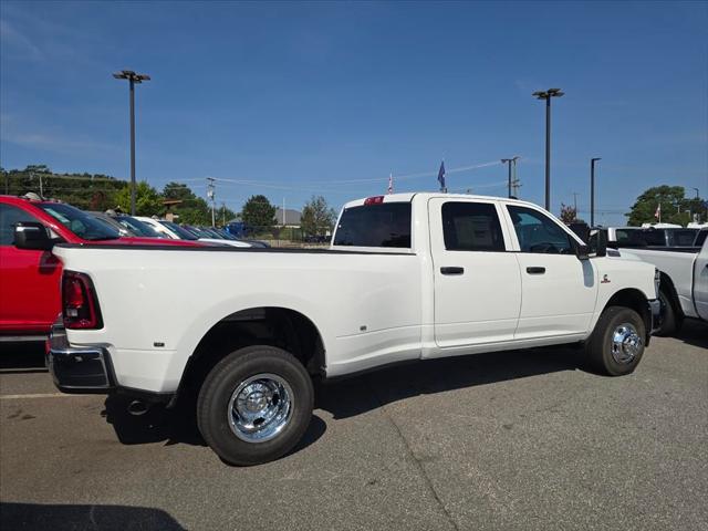 2026 RAM Ram 3500 RAM 3500 TRADESMAN CREW CAB 4X4 8 BOX