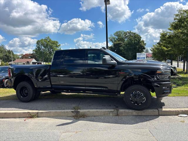 2026 RAM 3500 RAM 3500 LIMITED MEGA CAB 4X4 64 BOX
