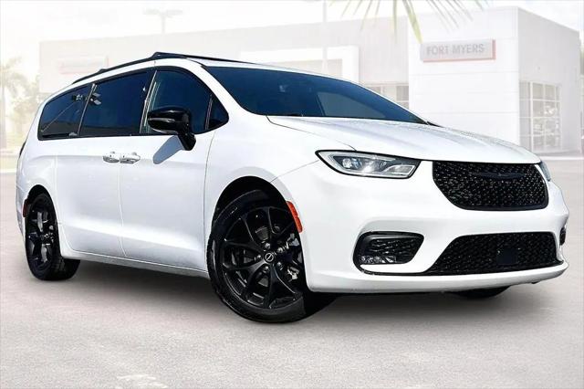 2025 Chrysler Pacifica Limited for sale in Fort Myers, FL