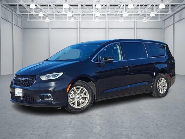 2023 Chrysler Pacifica Touring L for sale in Cherry Hill, NJ