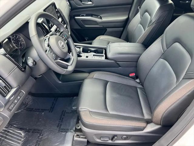 2024 Nissan Pathfinder SL FWD