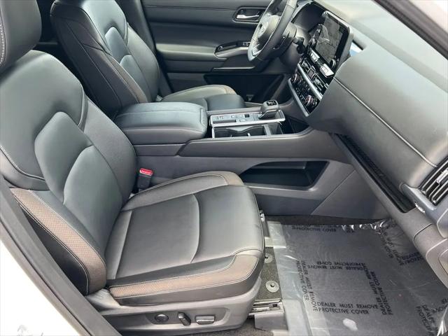 2024 Nissan Pathfinder SL FWD