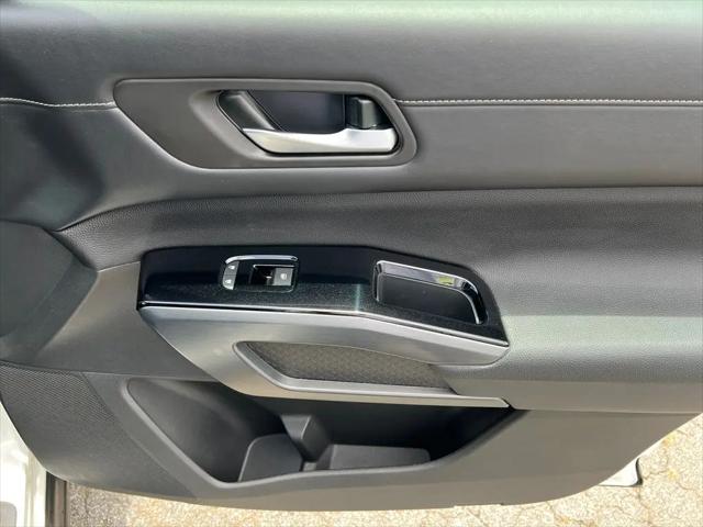 2024 Nissan Pathfinder SL FWD