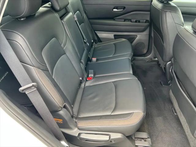 2024 Nissan Pathfinder SL FWD
