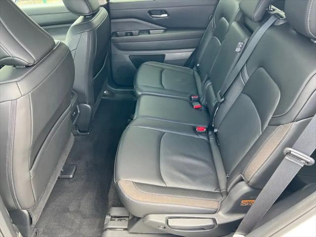 2024 Nissan Pathfinder SL FWD