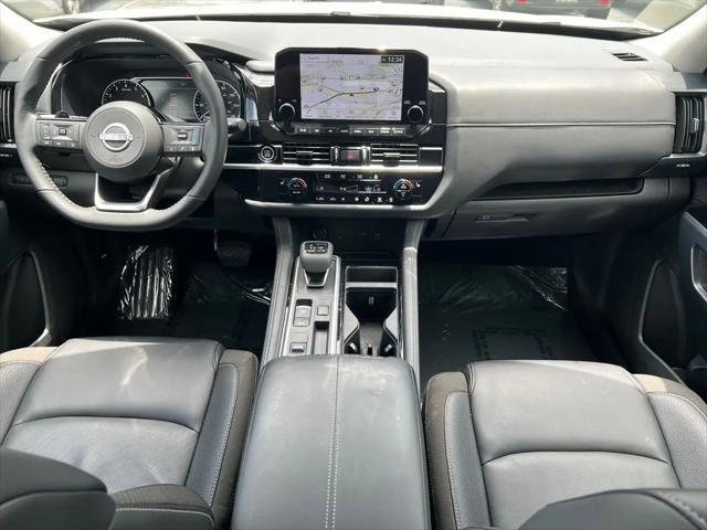 2024 Nissan Pathfinder SL FWD