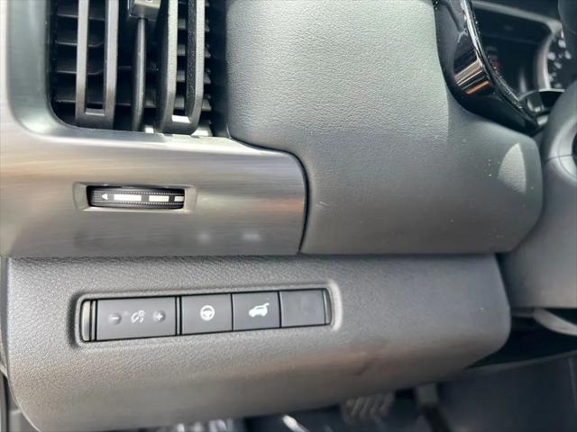 2024 Nissan Pathfinder SL FWD