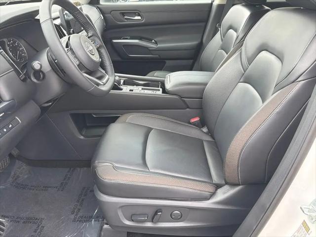 2024 Nissan Pathfinder SL FWD