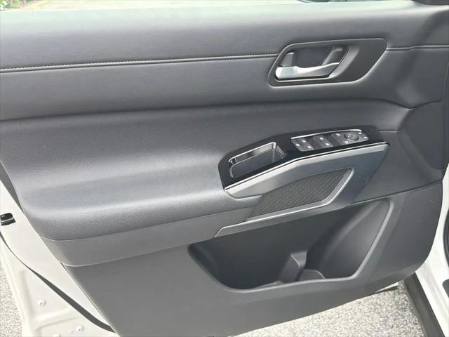 2024 Nissan Pathfinder SL FWD