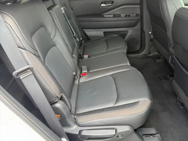 2024 Nissan Pathfinder SL FWD